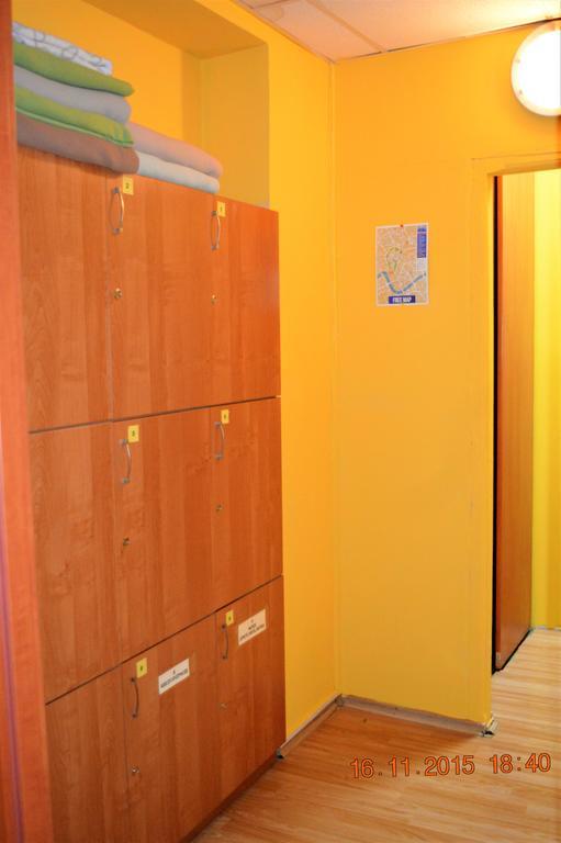 Honey Hostel Krasków Exteriör bild