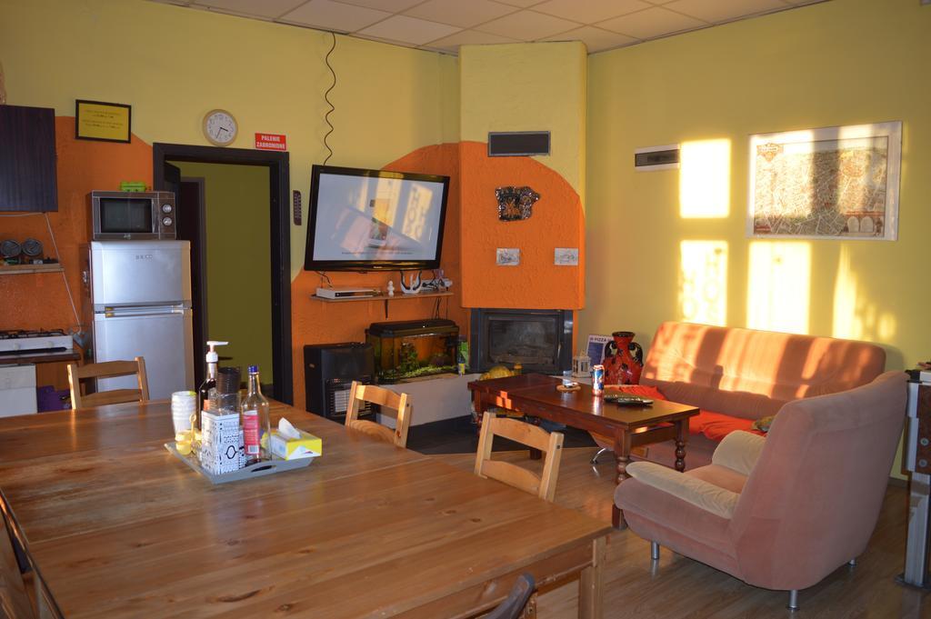 Honey Hostel Krasków Exteriör bild