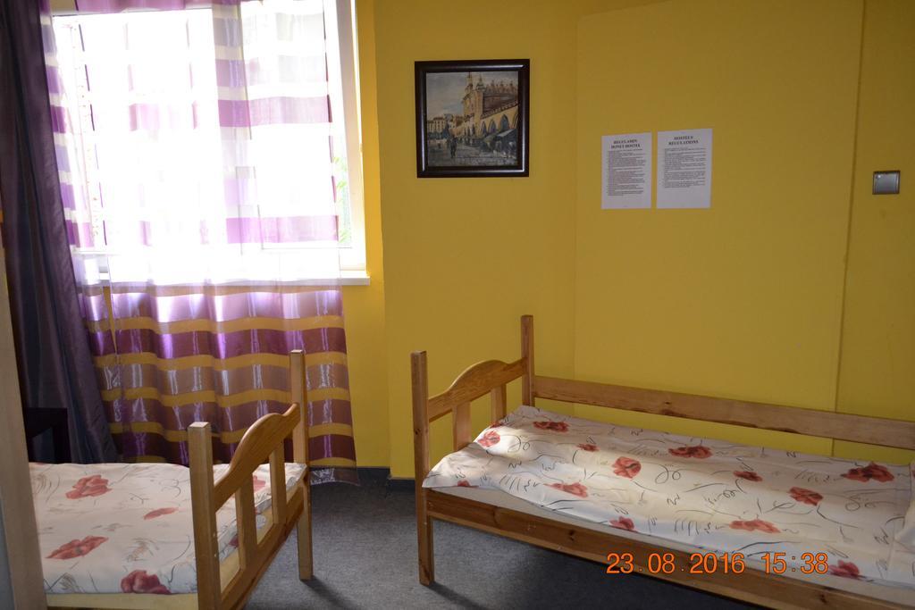 Honey Hostel Krasków Exteriör bild